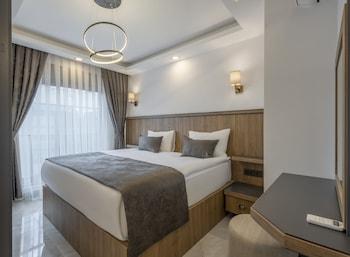 Senior, Multiple Beds