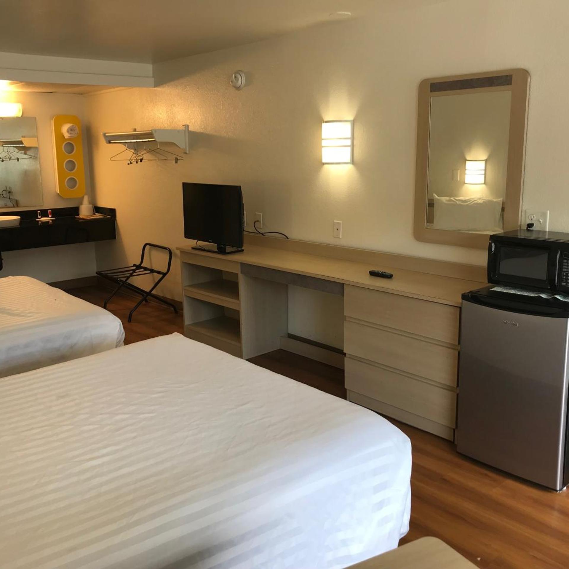 Travelodge by Wyndham Fayetteville 16/24