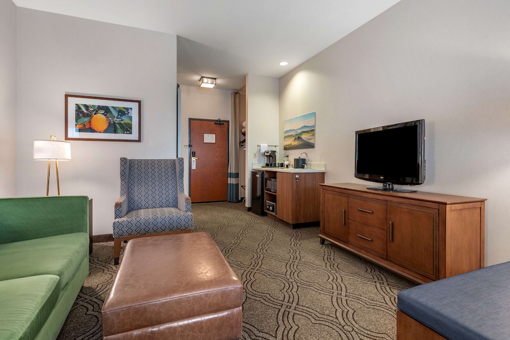 Best Western Premier Pasco Inn & Suites 46/64