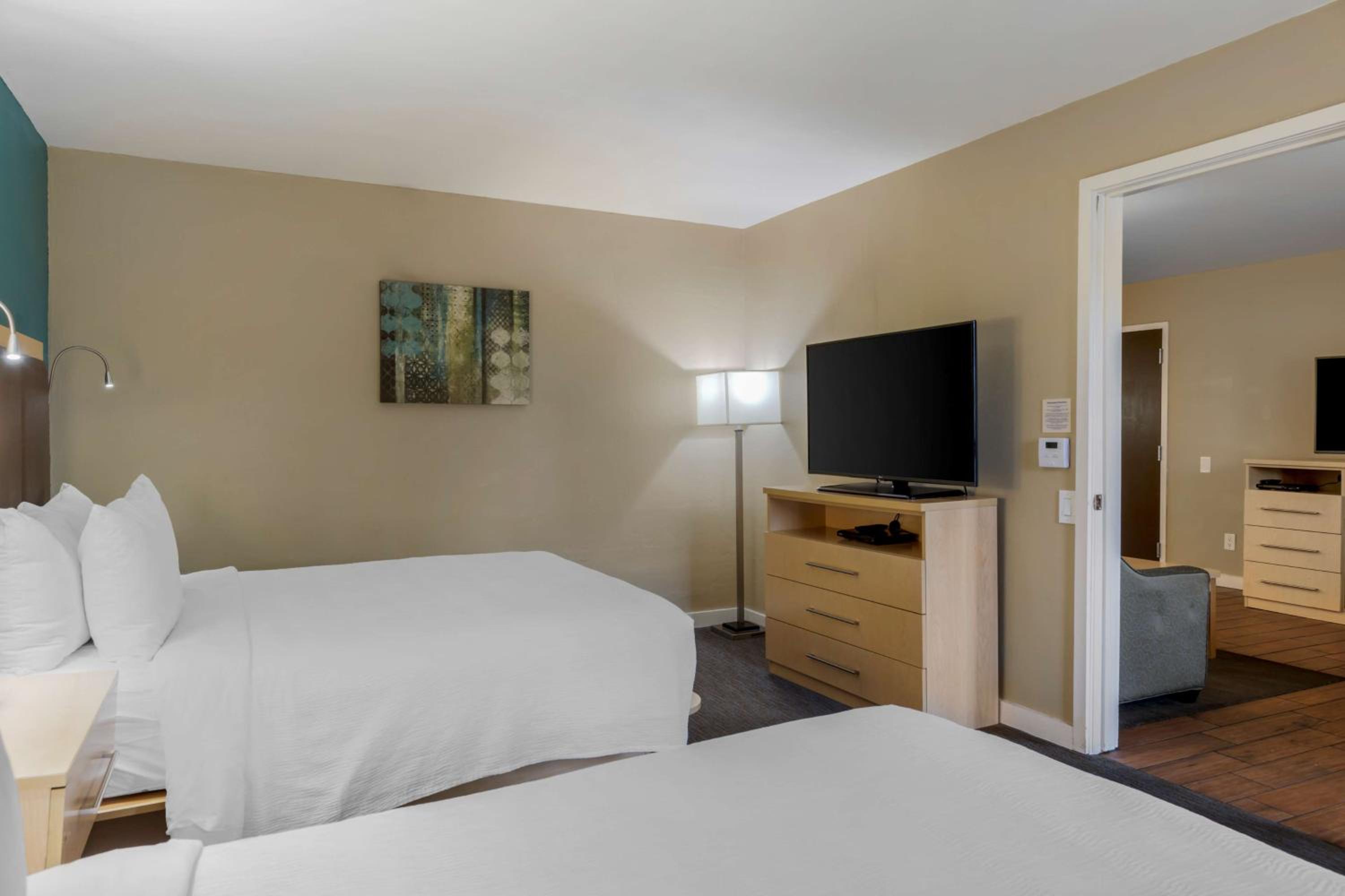 جناح بسريرين كوين لذوي الإعاقة، Best Western Plus South Coast Inn 5/7