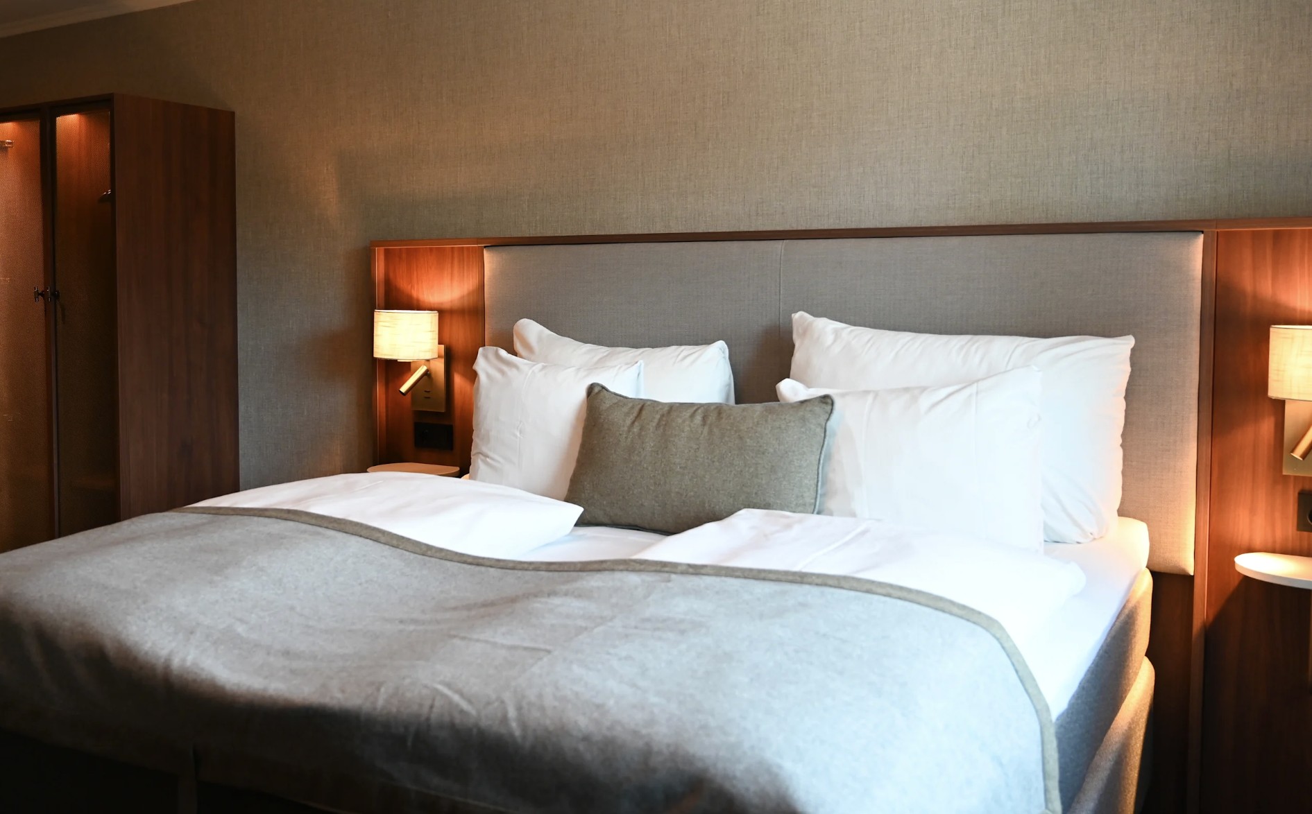 Deluxe, Double Bed