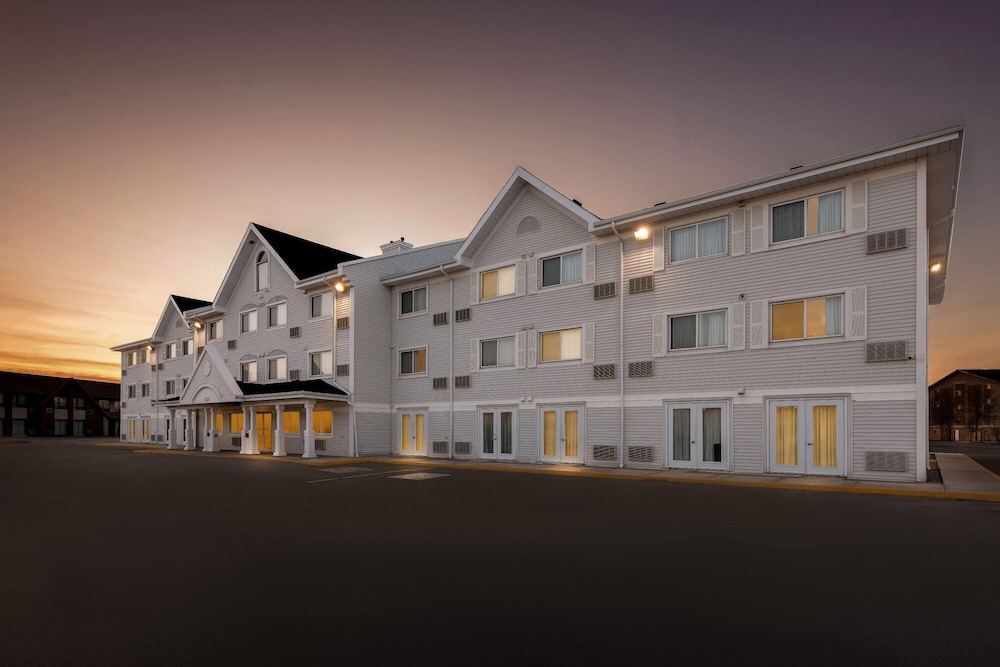 Travelodge Suites by Wyndham Regina / Eastgate Bay 6/71