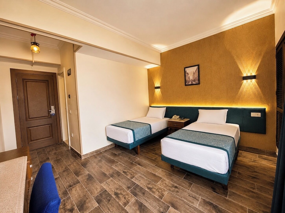 St George Hotel Cairo 9/72