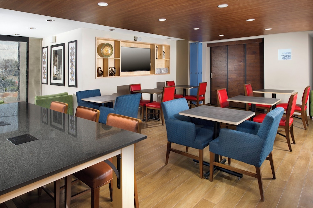 Holiday Inn Express Hotel Suites San Antonio Downtown Market Area 28/38