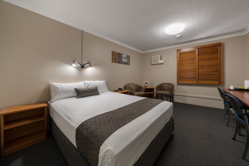 The Cosmopolitan Motel Serviced Apartments 14/48