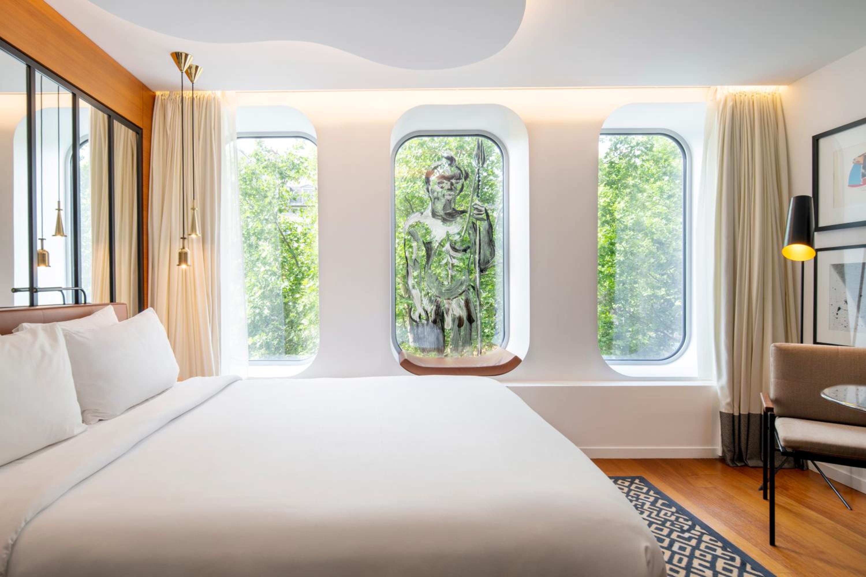 Queen Bed, Garden or City View