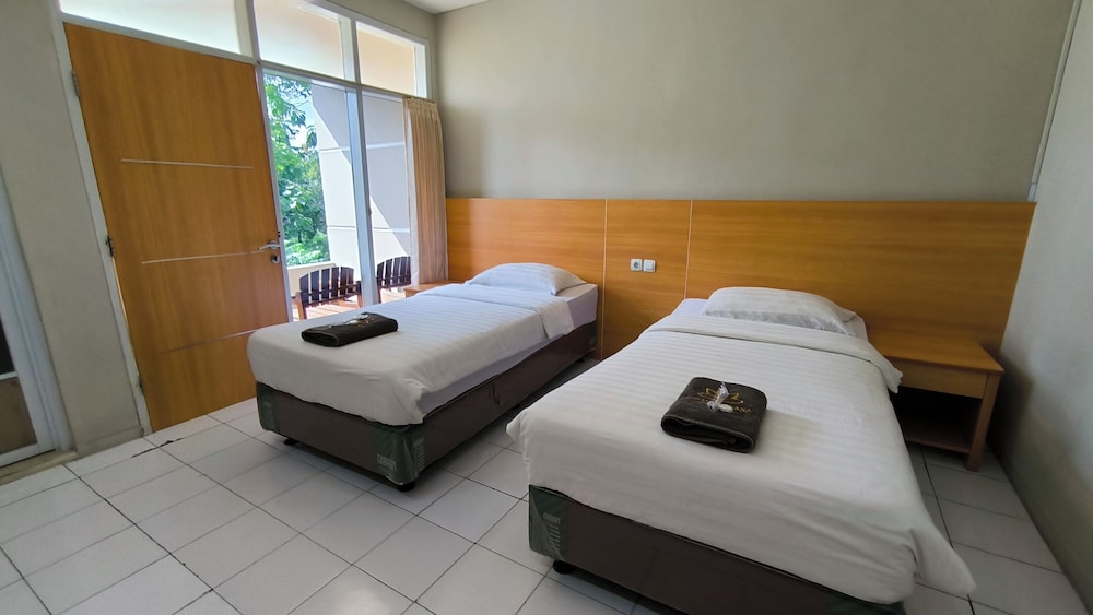 Hotel Kencana Jaya by ZUZU 34/50