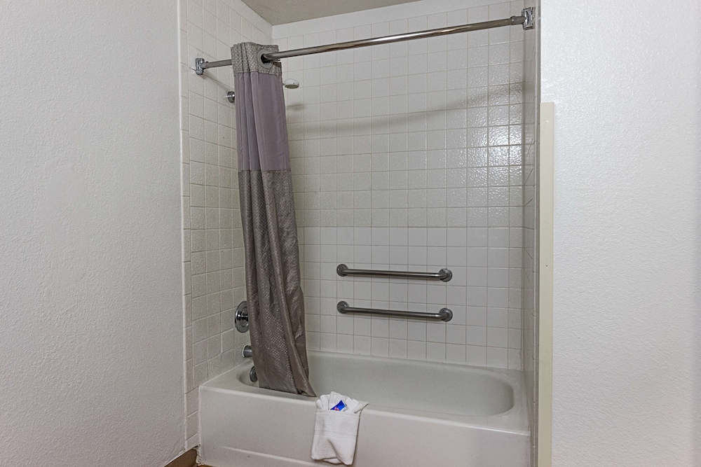 Motel6 Fresno, CA 50/51