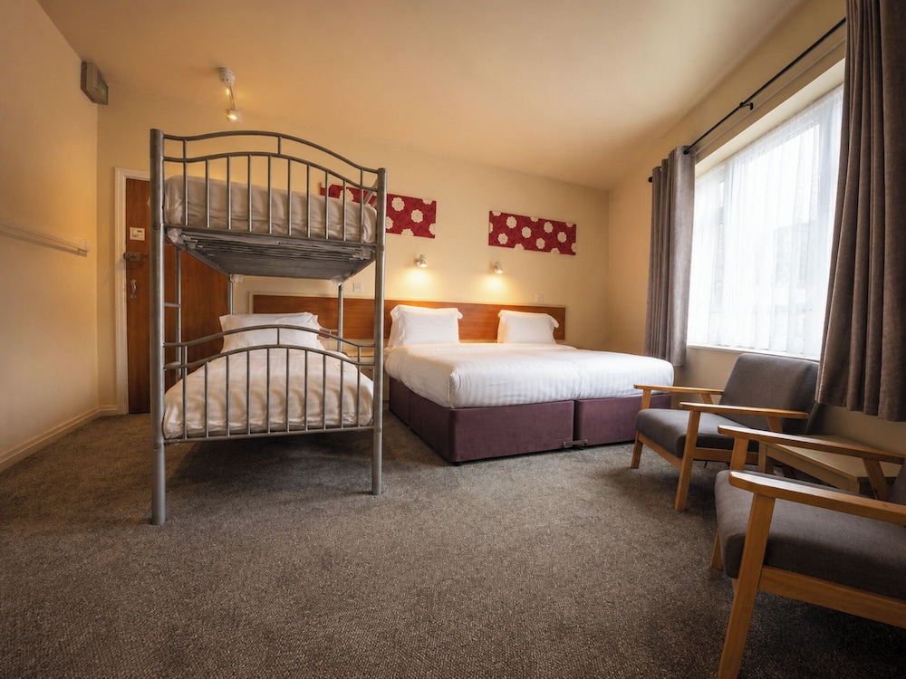 Norfolk Hotel 17/58