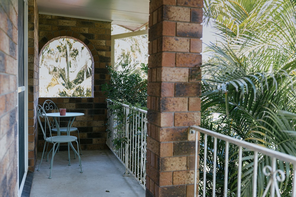 GOSFORD PALMS MOTOR INN 43/62