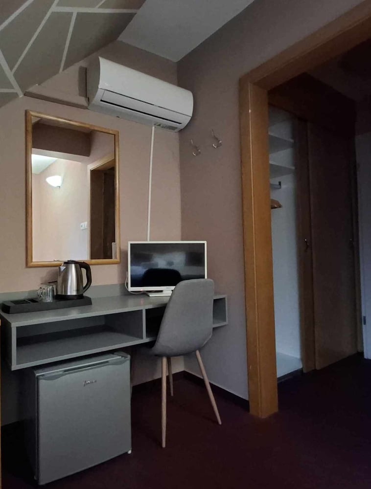 Hotel Unicornis 67/83