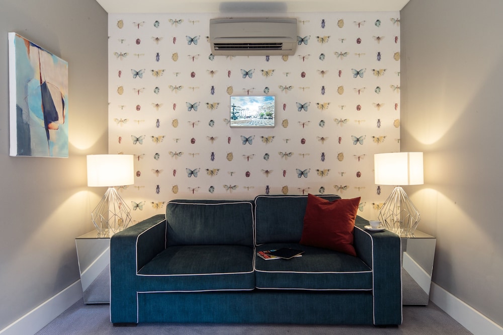 Dear Lisbon - Gallery House 43/53