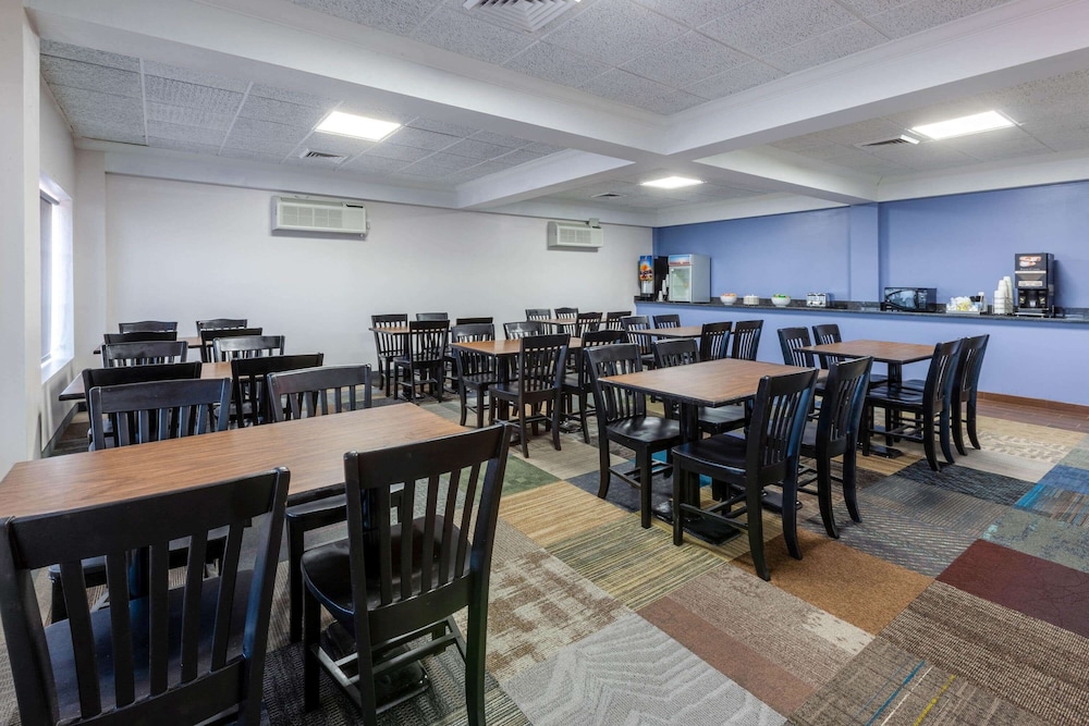 Days Inn By Wyndham Sandusky / Cedar Point 17/30