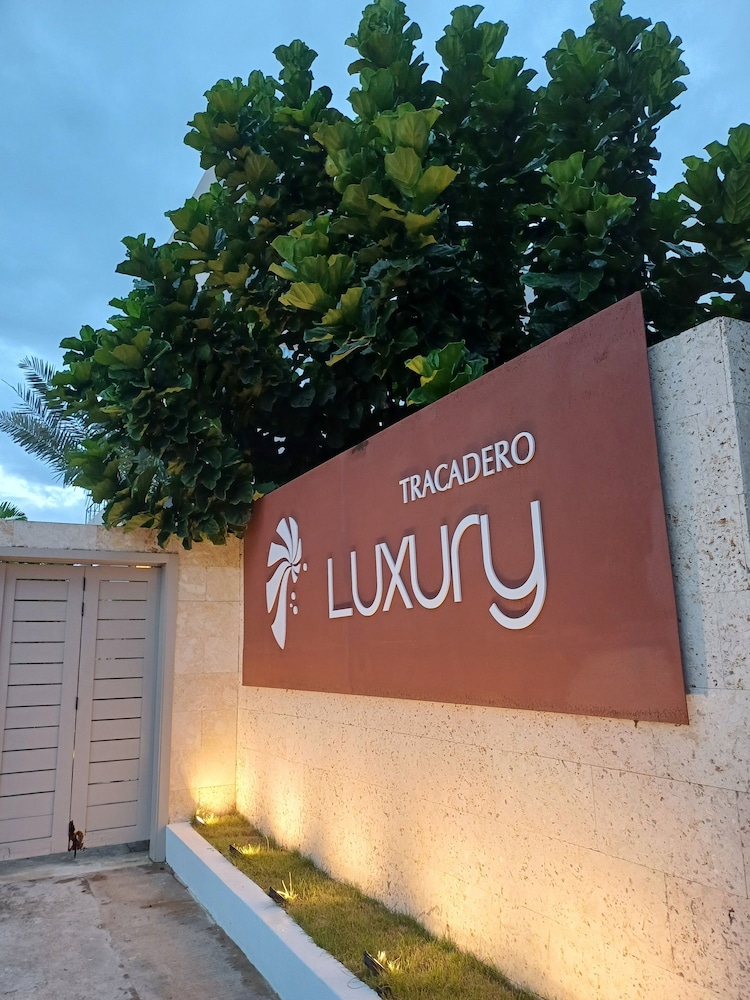 Tracadero Beach Resort 7/77