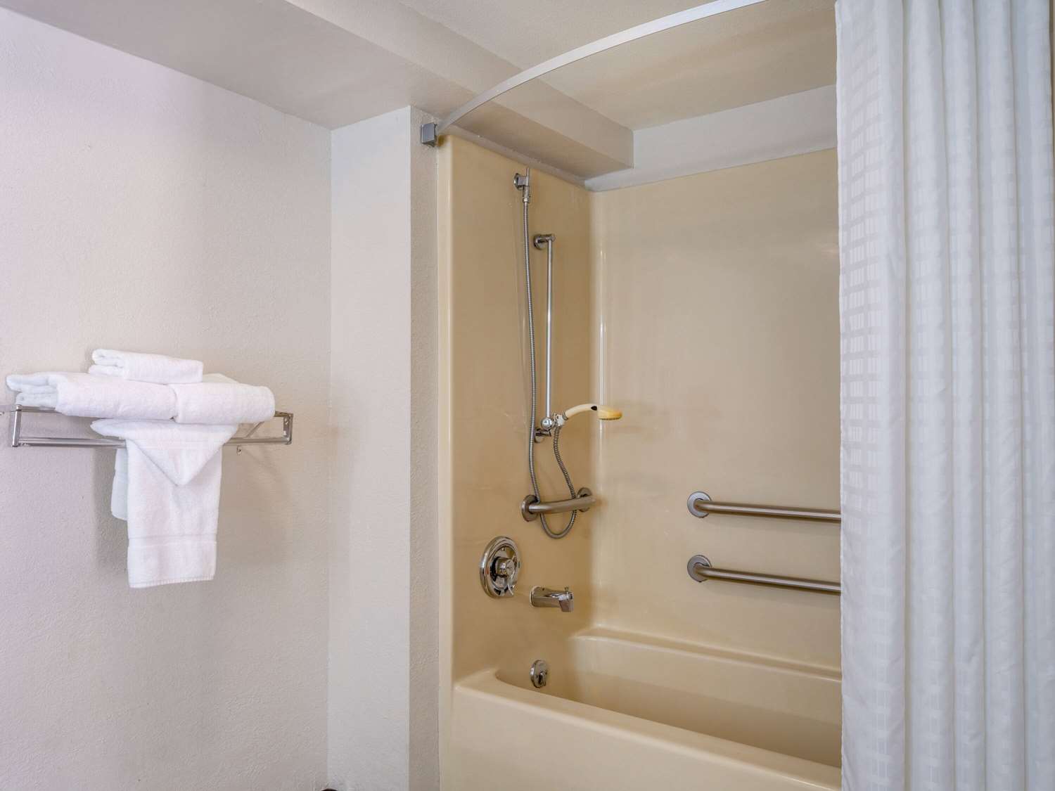Days Inn by Wyndham Clemson 35/36