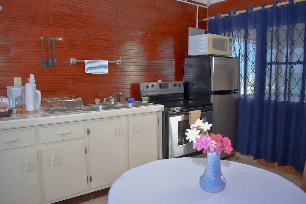 Catamaran Hotel Marina 13/61