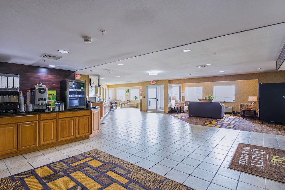 Quality Inn & Suites Belmont - Platteville 14/44