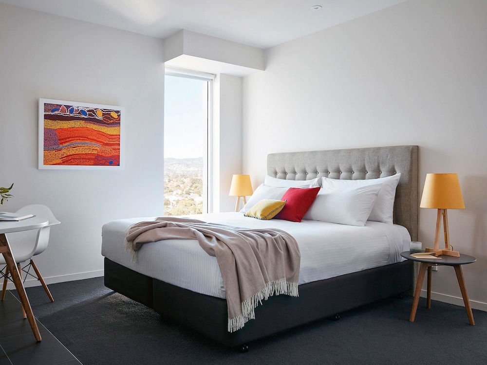 The Watson Adelaide - Art Series 16/52