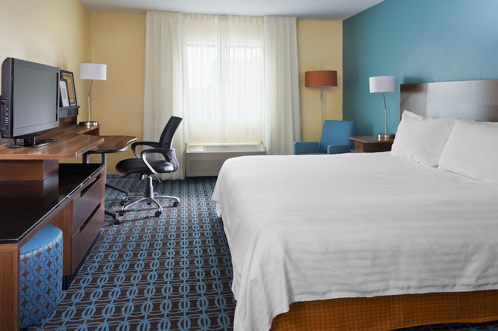 ROOM, KING BED, ACCESSIBLE