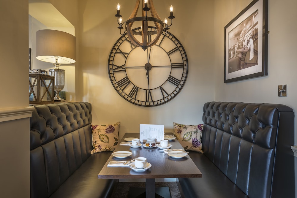 The Golden Fleece Hotel 34/50