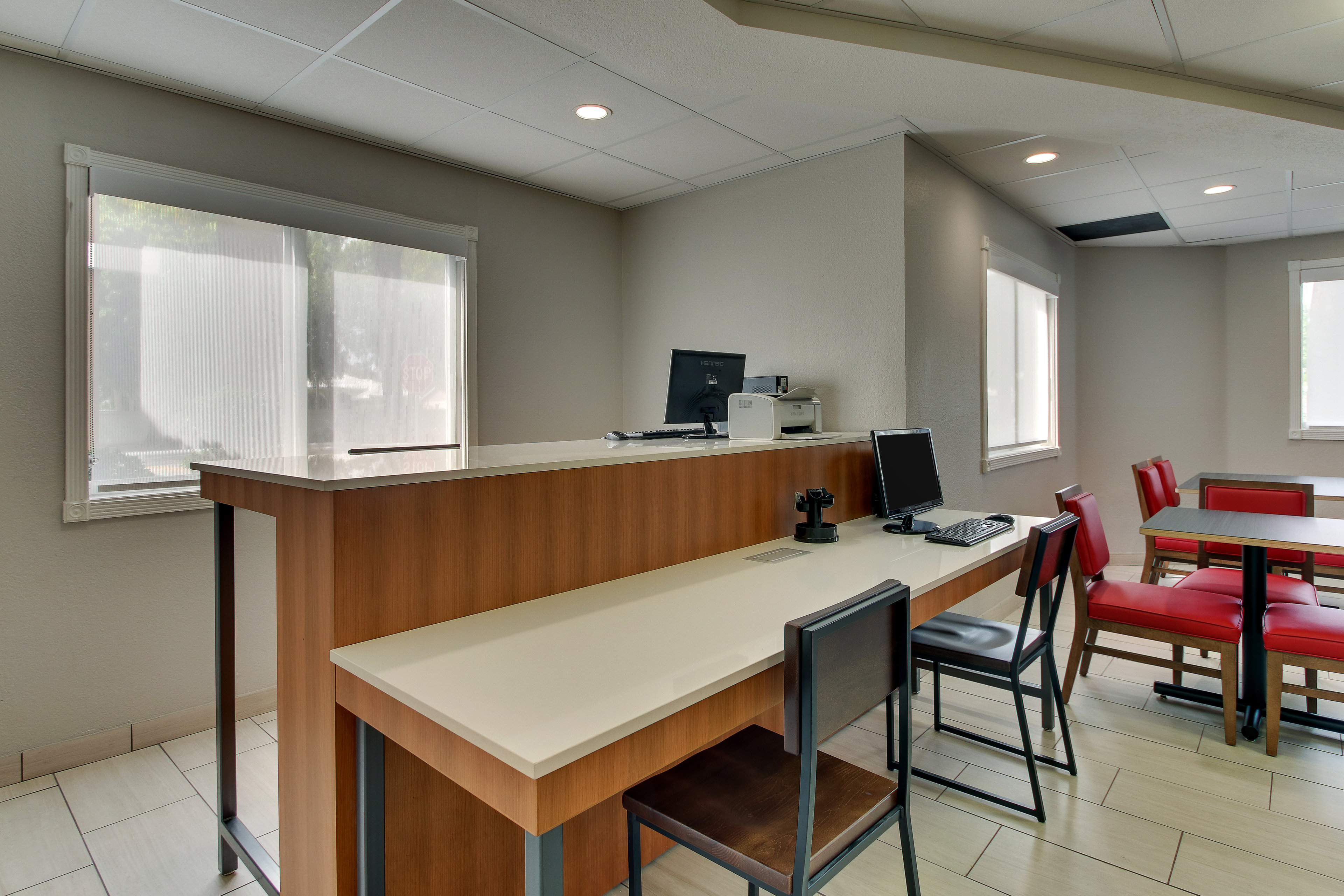 Holiday Inn Express West Palm Beach Metrocentre 63/74