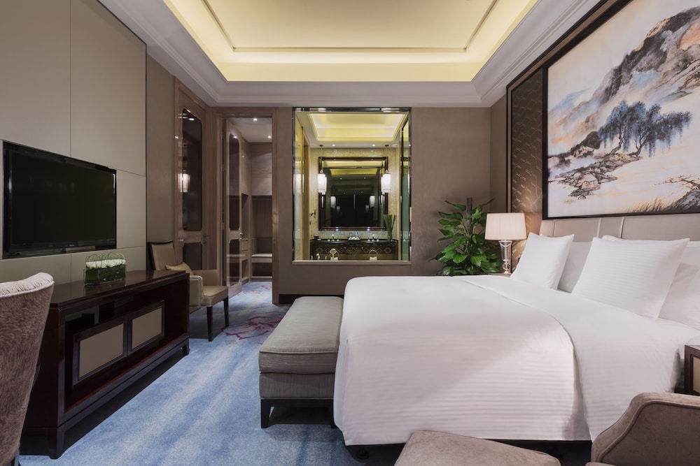 DELUXE, SUITE