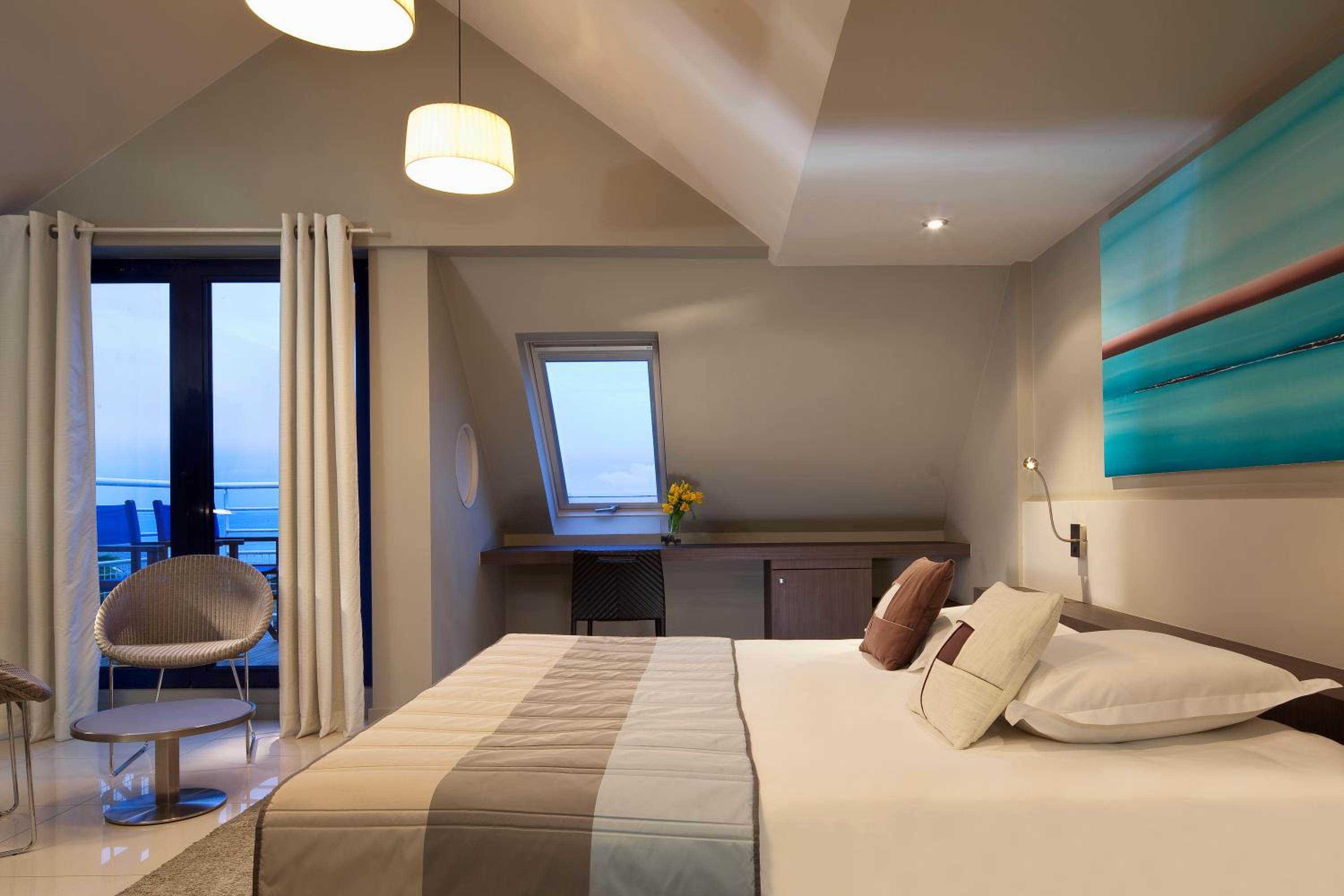 Superior, Double Bed, Sea Side