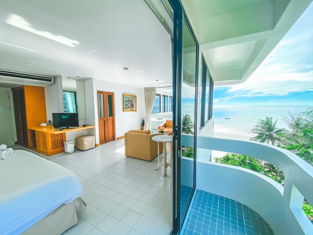 Nern Chalet Beachfront Hotel 9/74