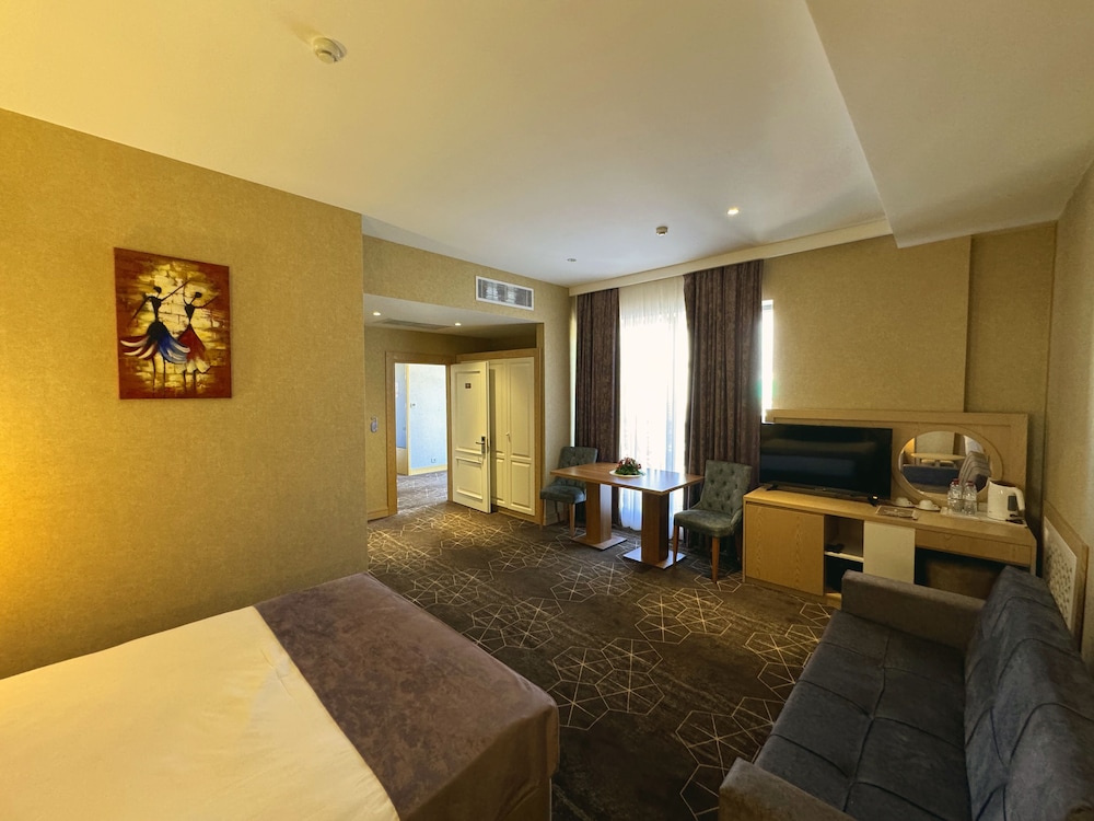Regal Inn Hotel 32/50