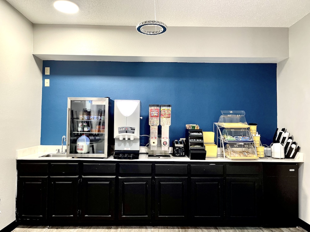 Days Inn by Wyndham North Little Rock/ Maumelle 42/56