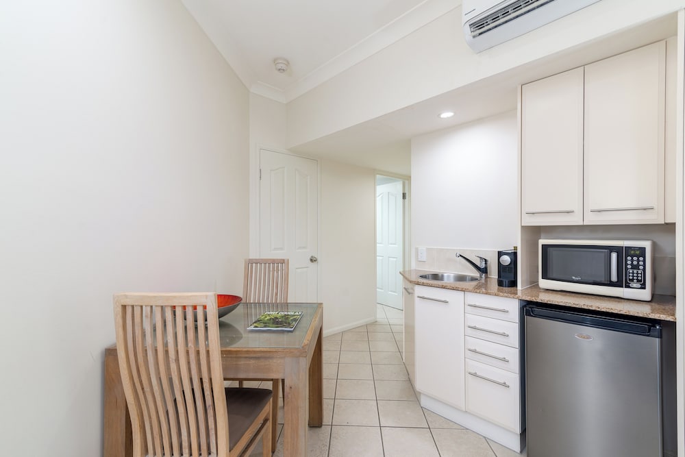 Meridian Port Douglas 59/70