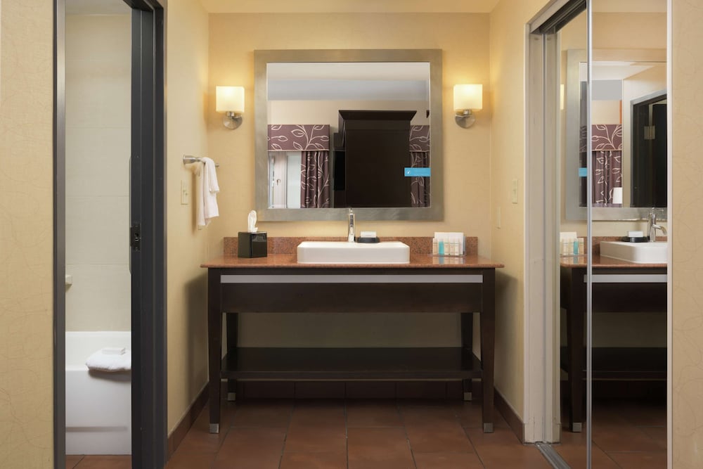 Hampton Inn & Suites Chattanooga Downtown 16/66