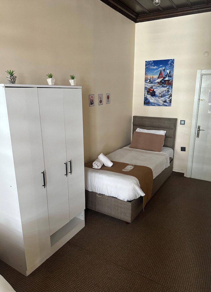 Guner Hotel 13/42