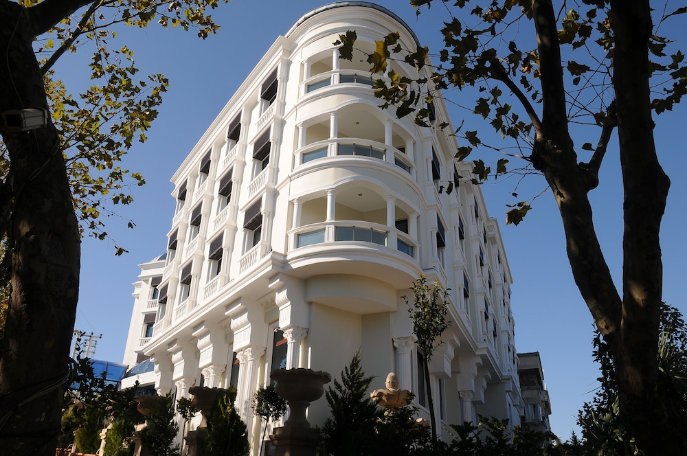 Paradise Island Hotel 2/50
