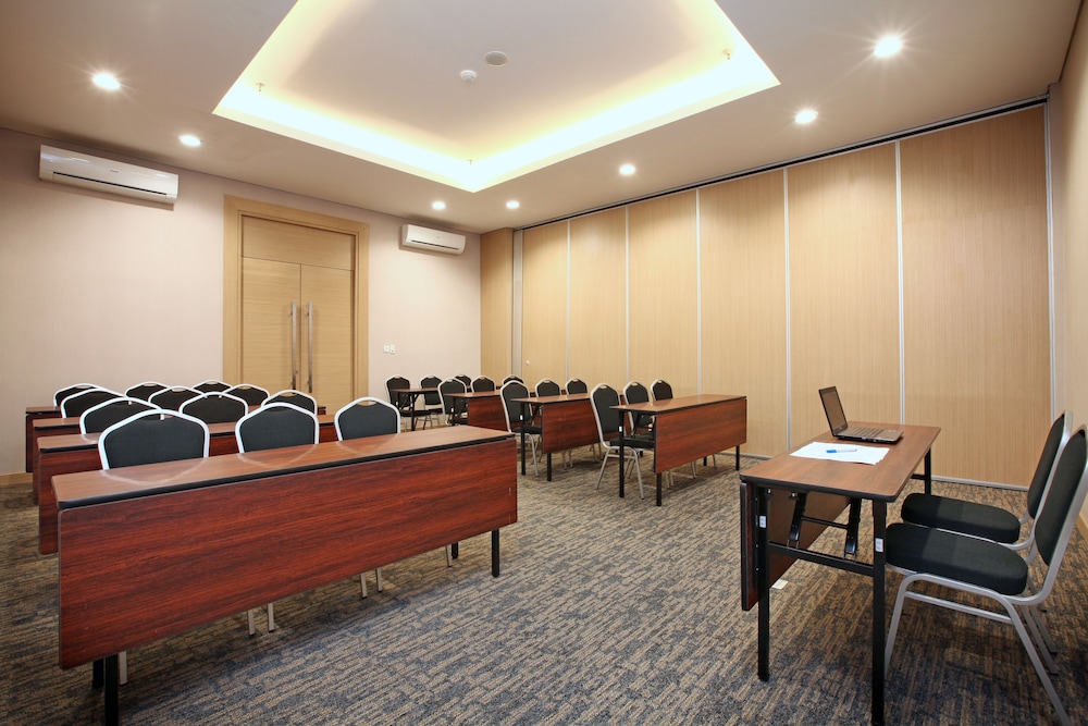 Hotel Neo Cirebon 45/51