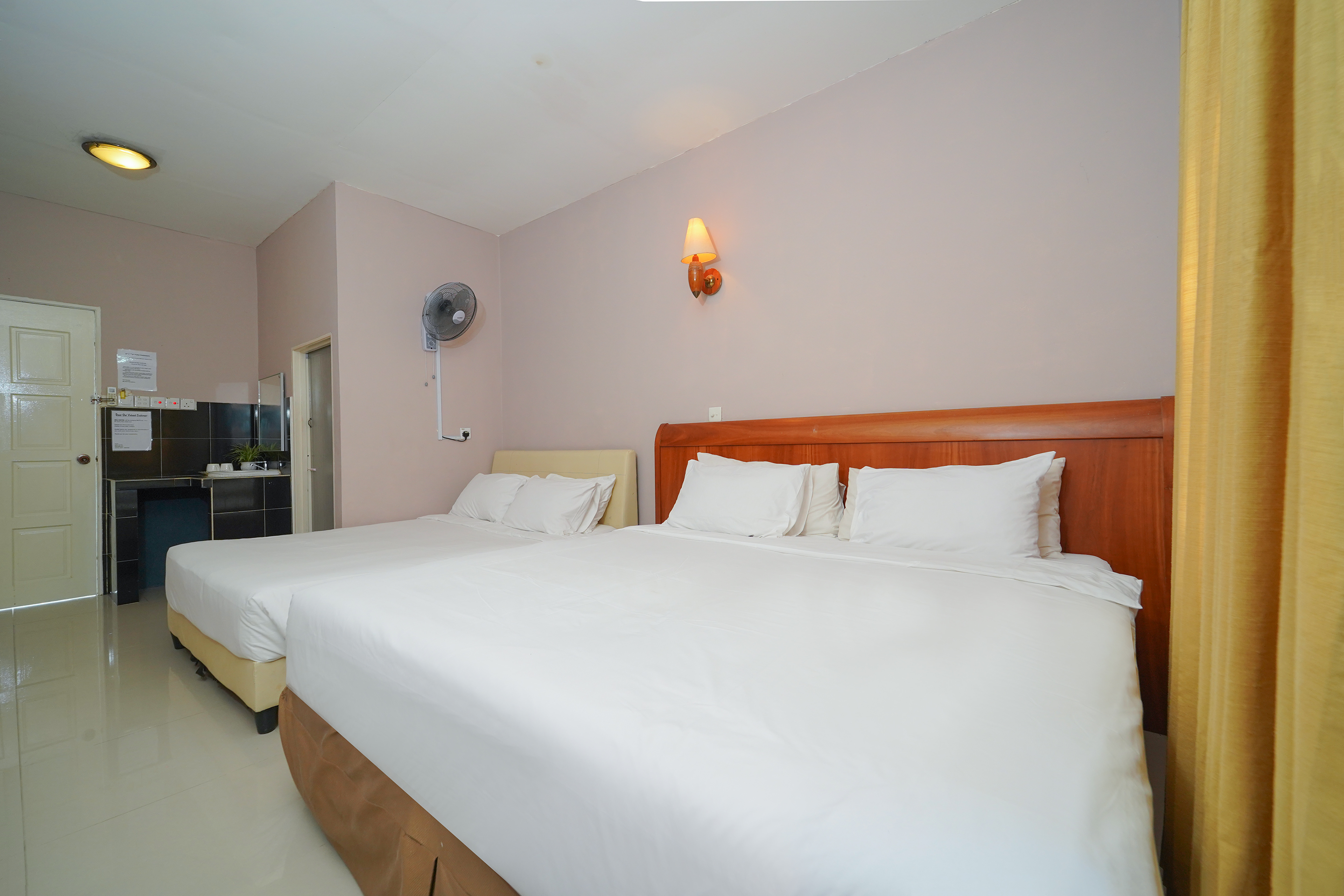 Mila Motel 2 19/31