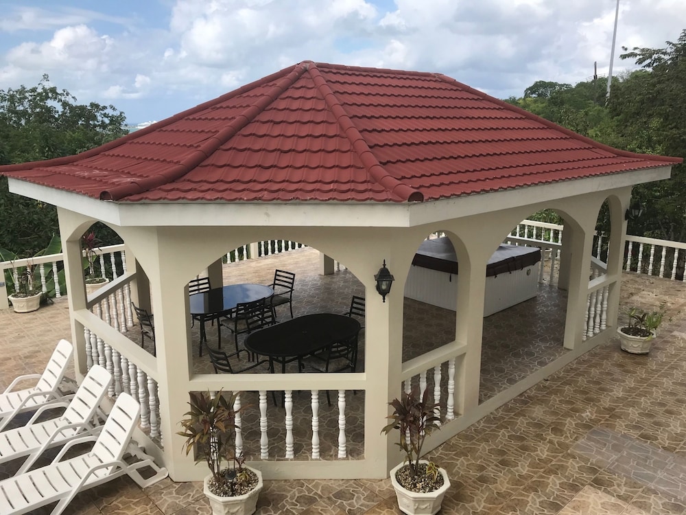 Retreat Guesthouse Luxury Suites 2/50