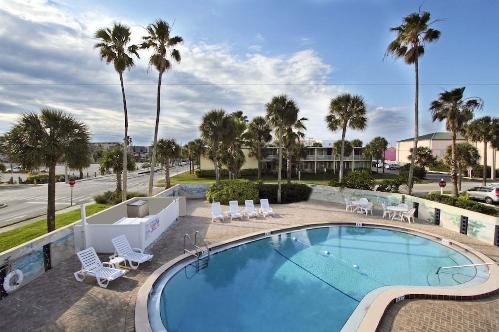 Days Inn By Wyndham Cocoa Beach Port Canaveral 1/44