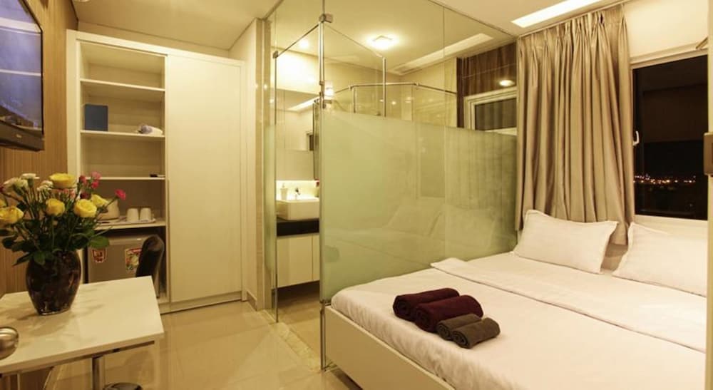SUPERIOR, DOUBLE OR TWIN BED