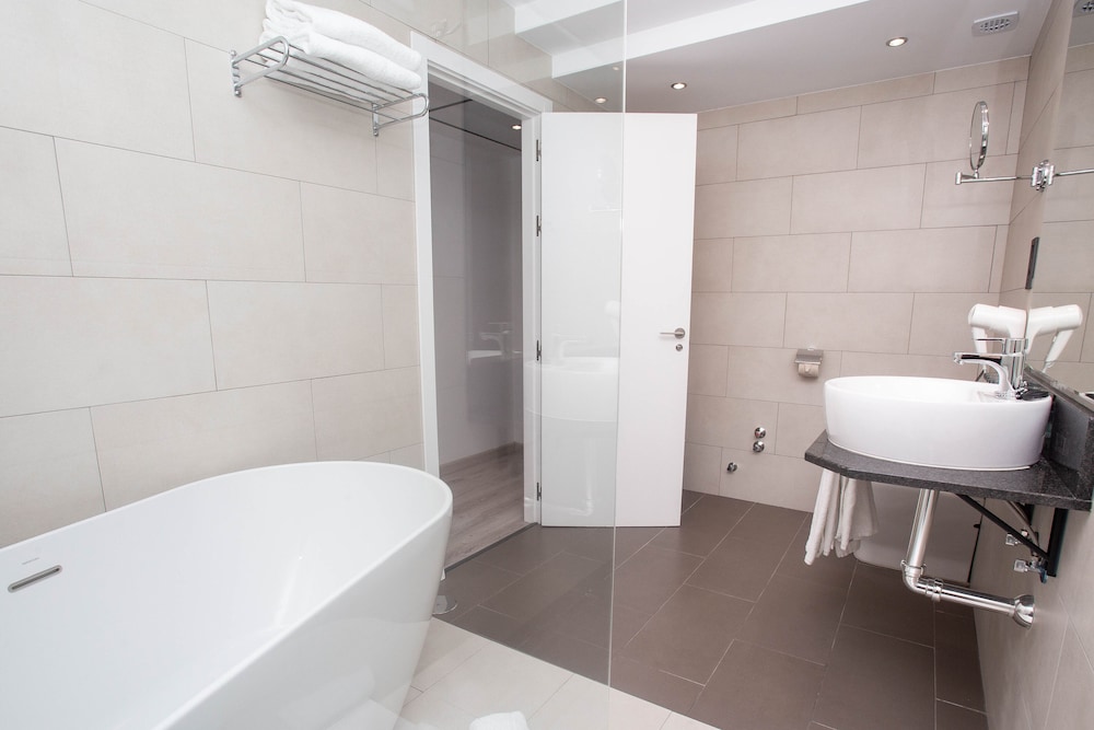 Hotel Soho Bahia Malaga 24/26