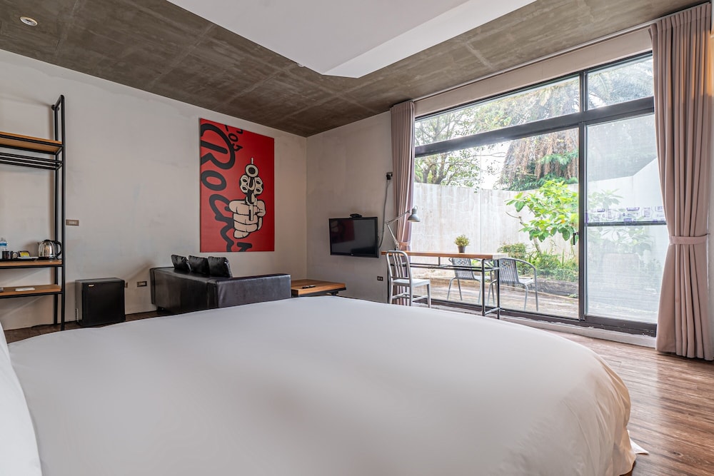 Oasis, Mountain, King Bed, Mountain View