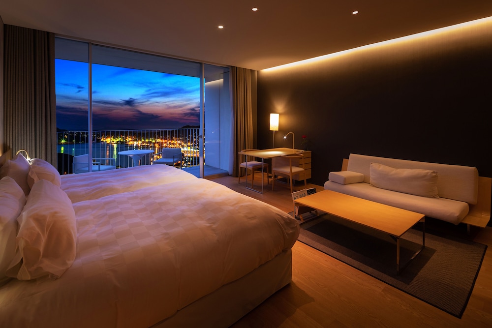 Harbor, Luxury, Suite, 2 Double Beds, Jetted Tub, New Building