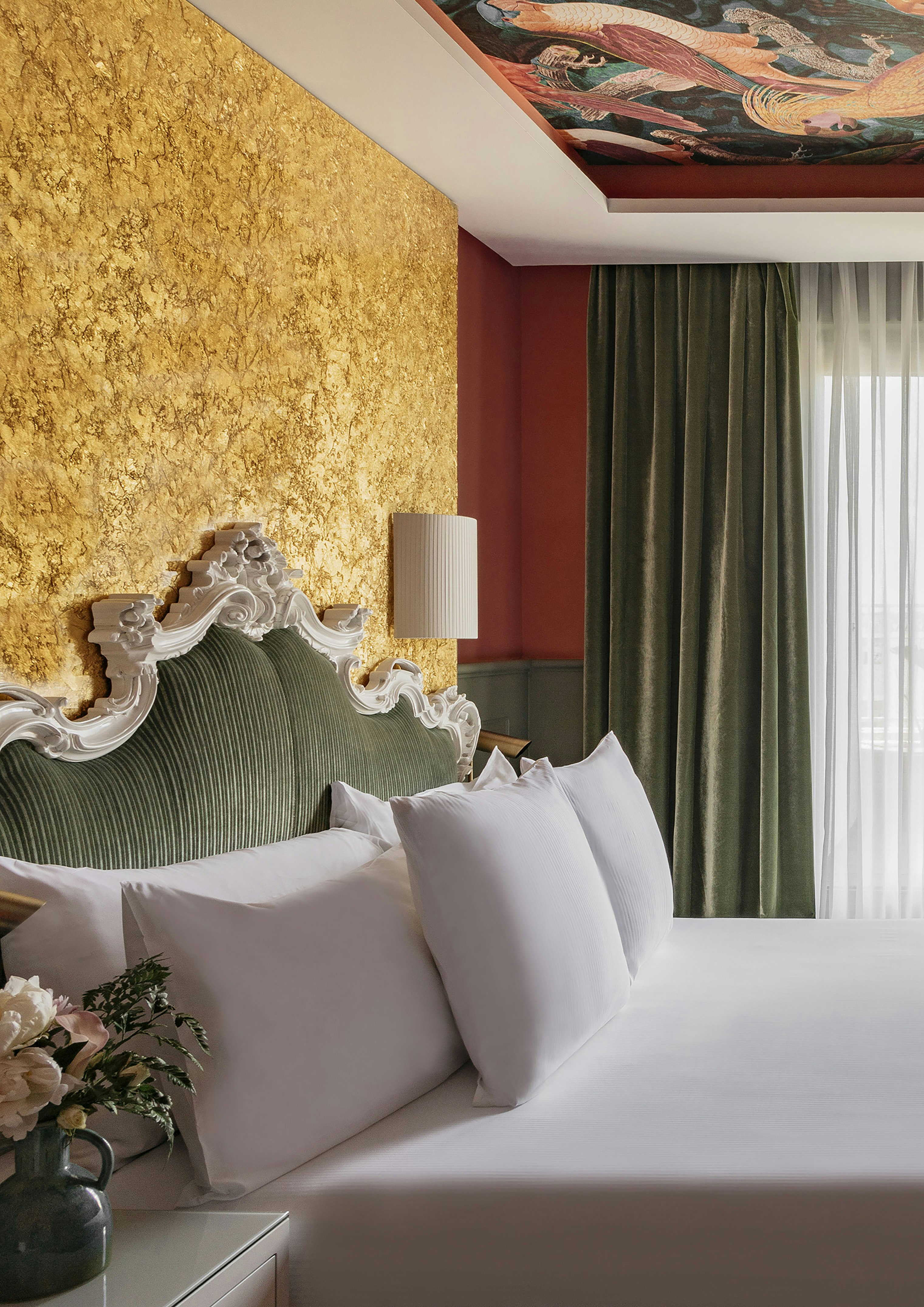 Red Level, Master, Suite