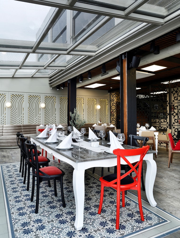 Darkhill Hotel Istanbul 54/55