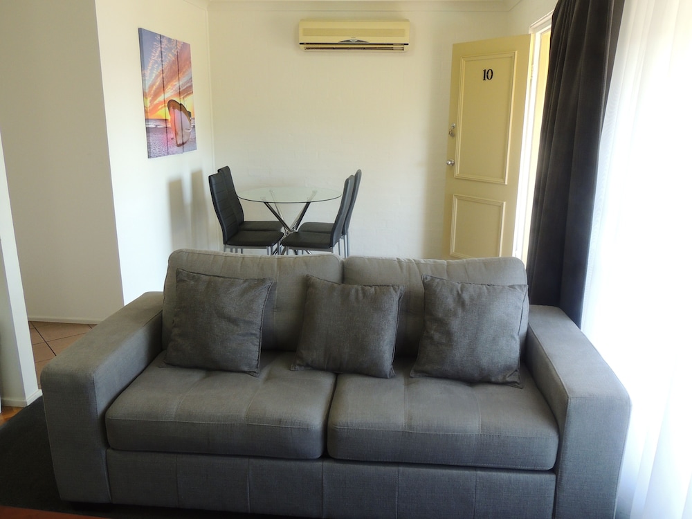 ARGYLE TERRACE MOTOR INN 30/38