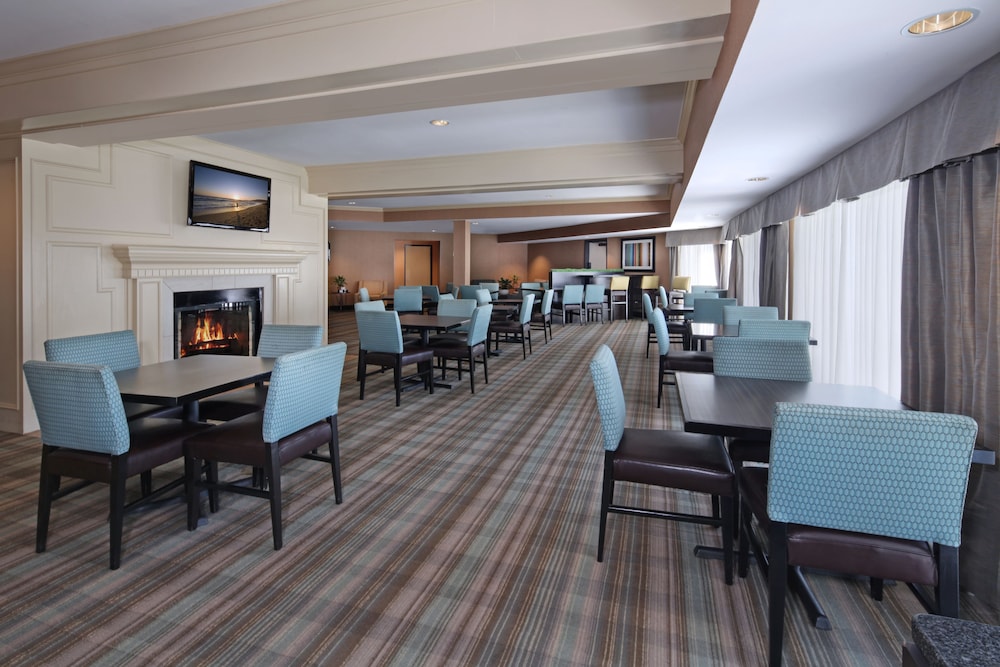 Holiday Inn Express Port Hueneme 27/38