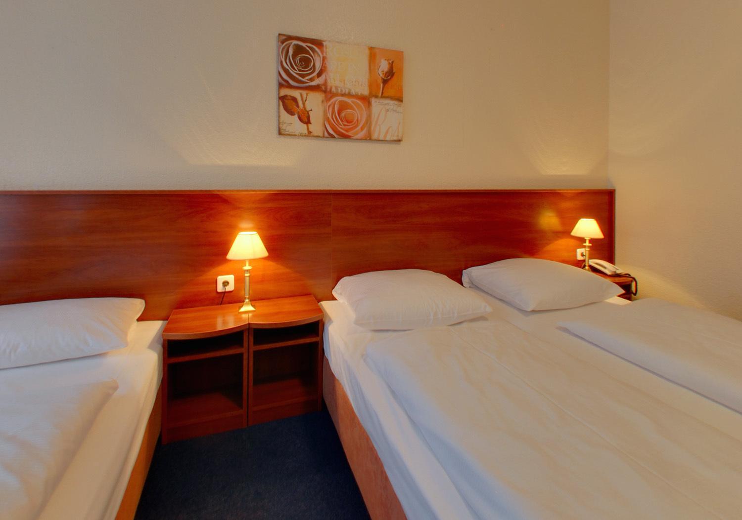 ROOM, QUADRUPLE