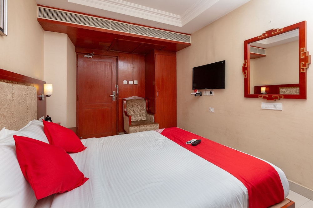 Metro Grand Hotel 12/42