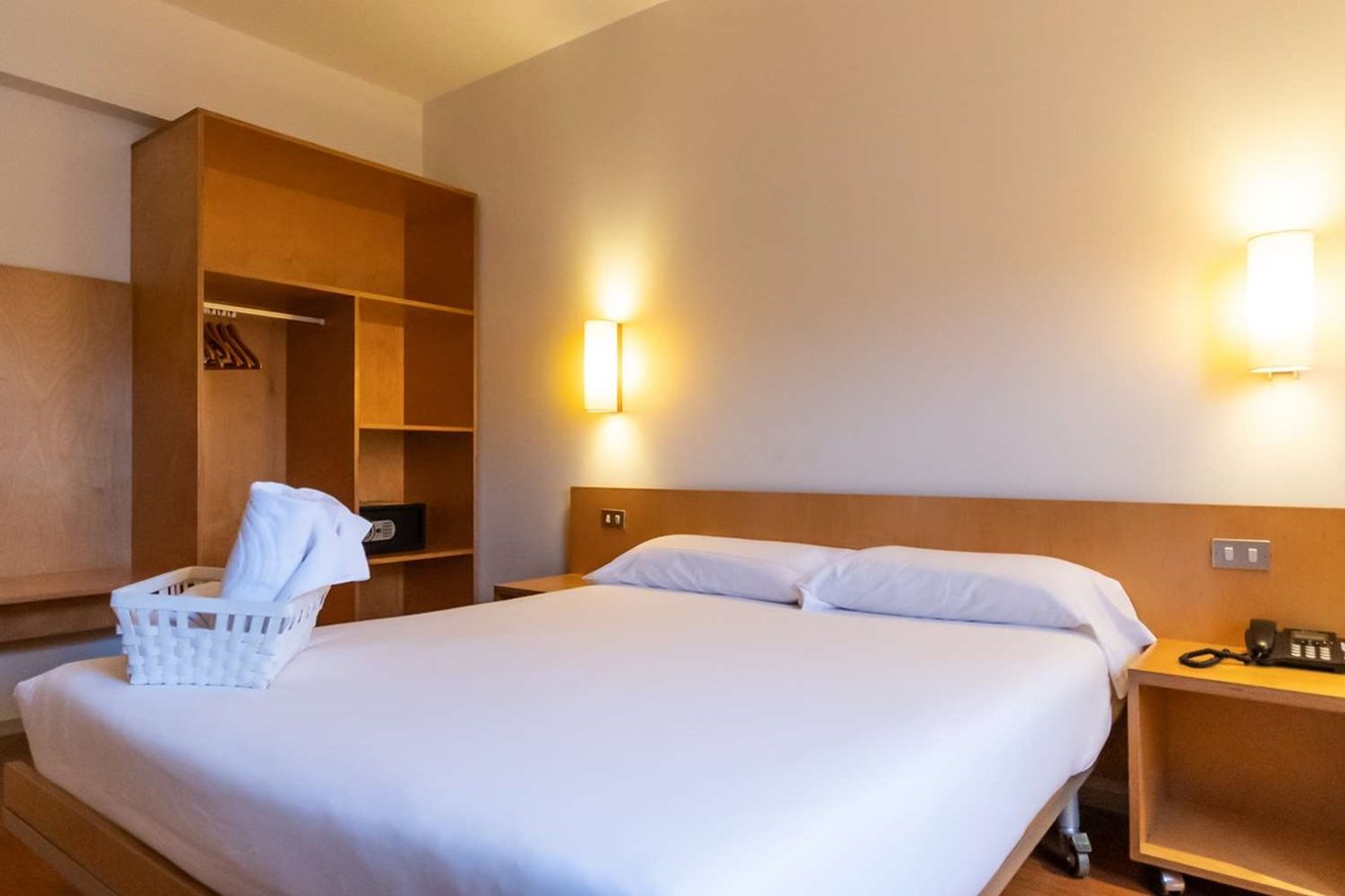 Hotel ETH Irun 8/25