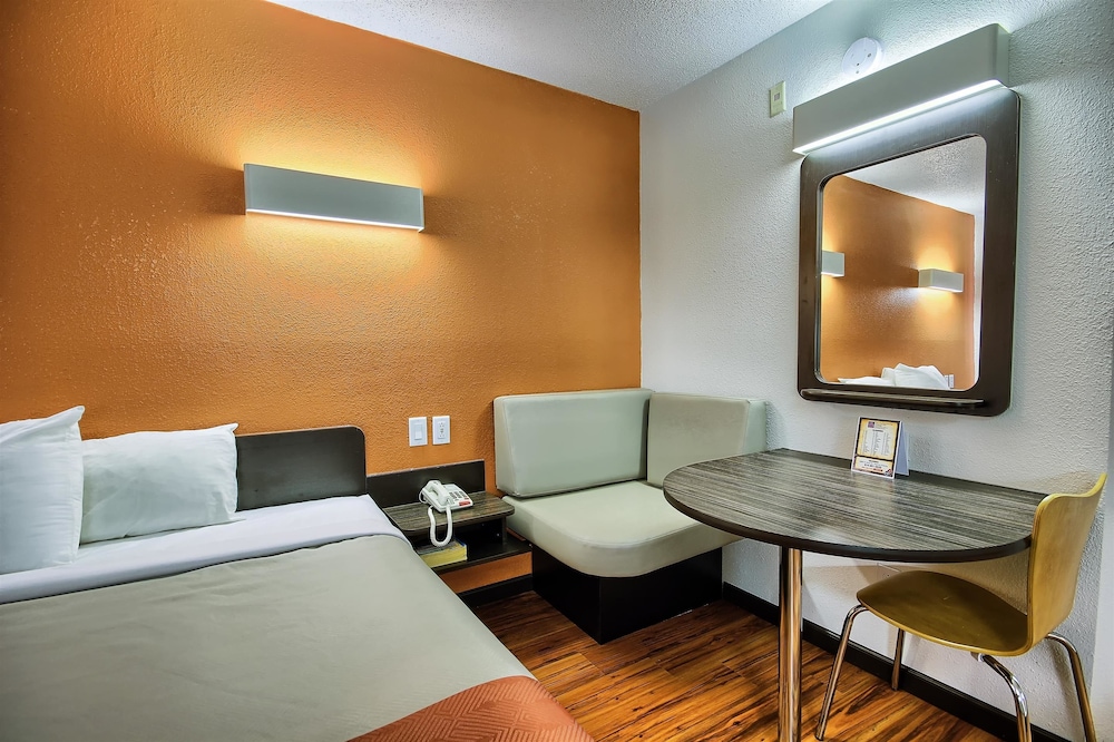 Motel6 Columbus, OH - West 42/58